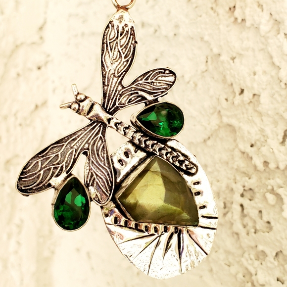 New Labradorite and Diopside Silver Dragonfly Pendant. - Picture 12 of 16